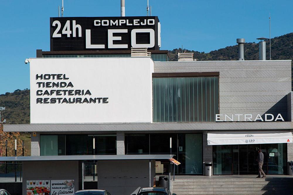 Отель Complejo Leo 24H Монестерио Экстерьер фото